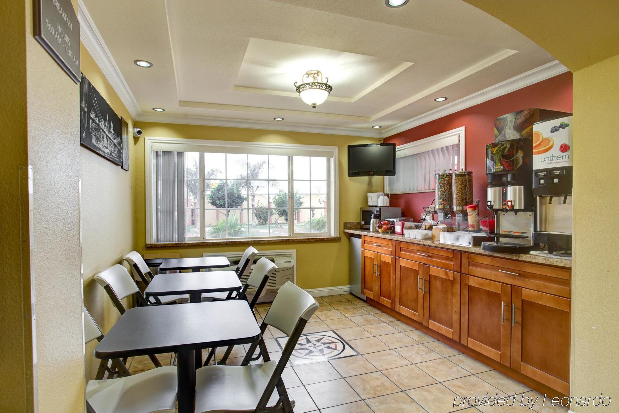 أوكلاند، كاليفورنيا Rodeway Inn & Suites Near The Coliseum & Arena المظهر الخارجي الصورة