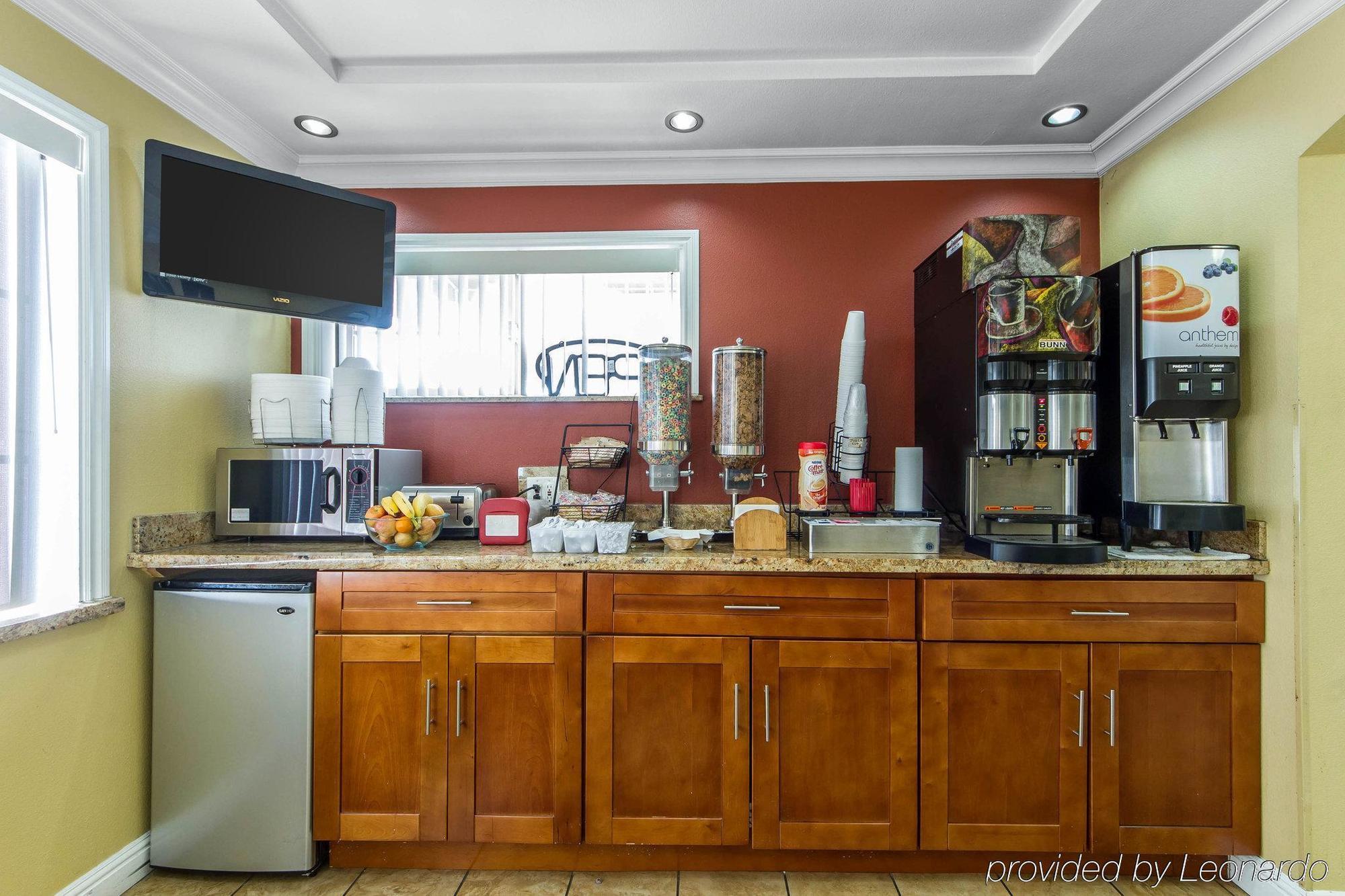 أوكلاند، كاليفورنيا Rodeway Inn & Suites Near The Coliseum & Arena المظهر الخارجي الصورة