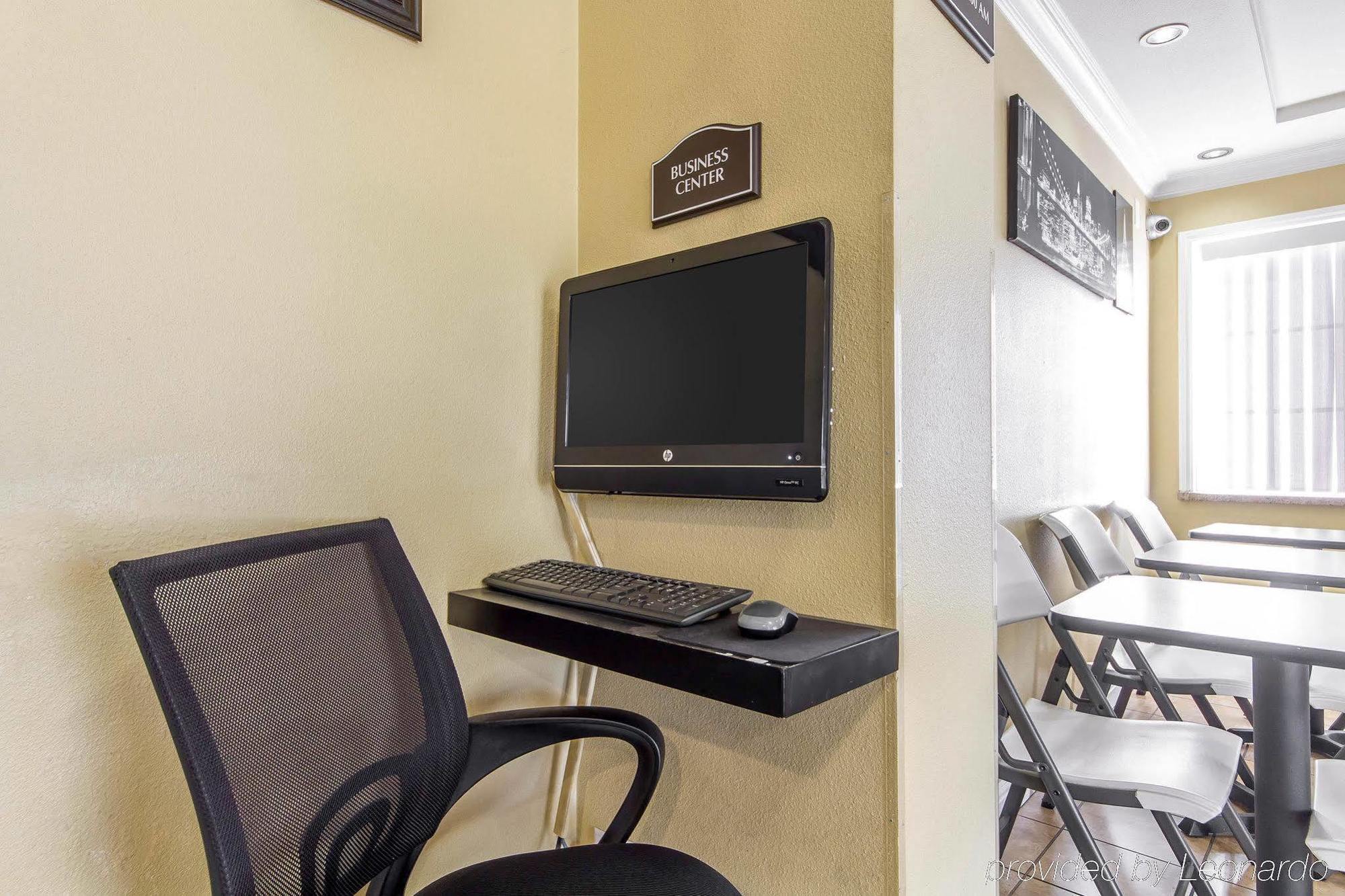 أوكلاند، كاليفورنيا Rodeway Inn & Suites Near The Coliseum & Arena المظهر الخارجي الصورة