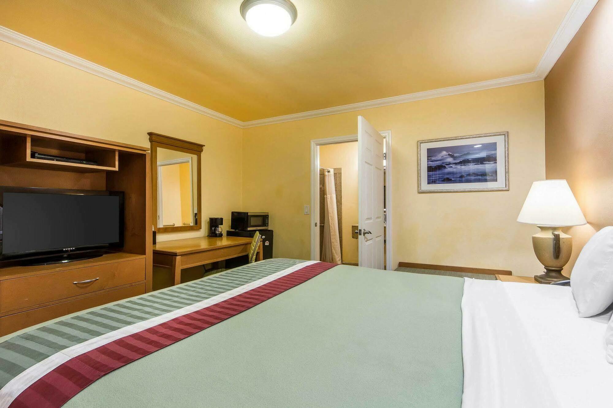 أوكلاند، كاليفورنيا Rodeway Inn & Suites Near The Coliseum & Arena المظهر الخارجي الصورة